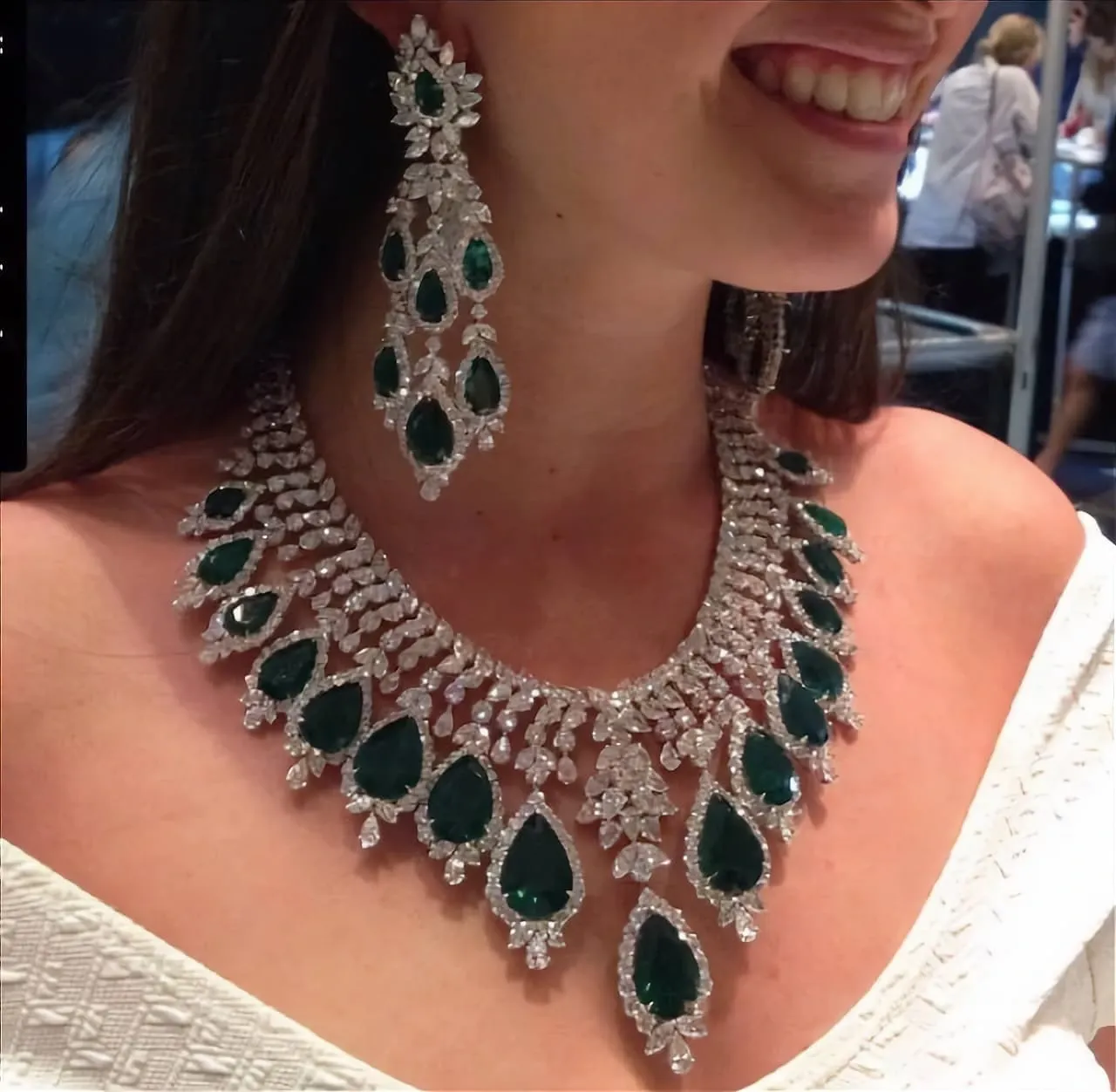 150 Carats Pear Shape Emeralds and 100 Carats Diamonds Marquises, Rounds and Pears - Necklace with Earrings